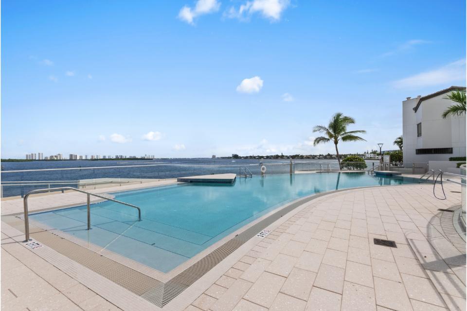 OLD PORT COVE LAKE POINT - Residential