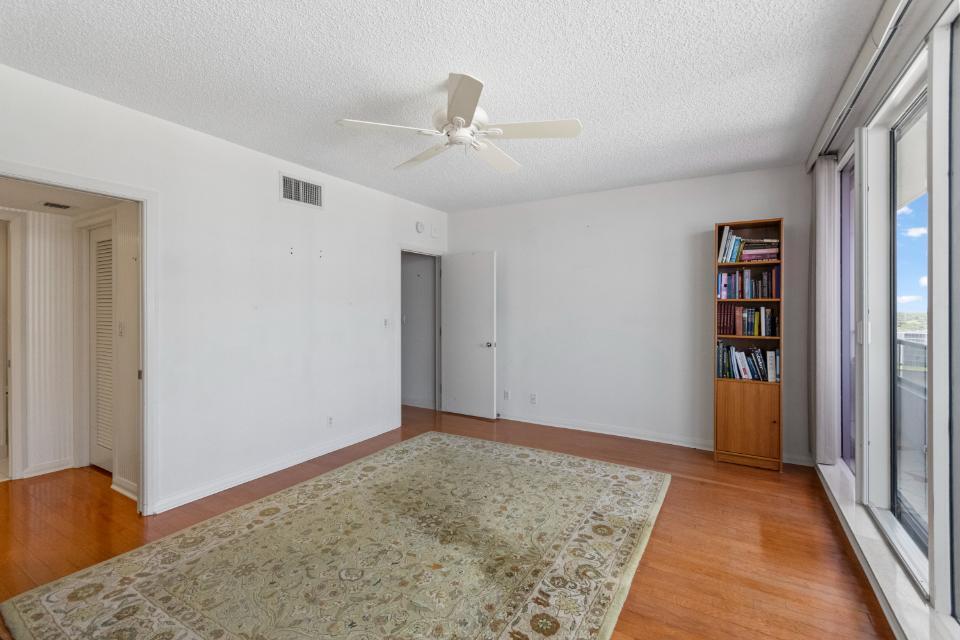 OLD PORT COVE LAKE POINT - Residential