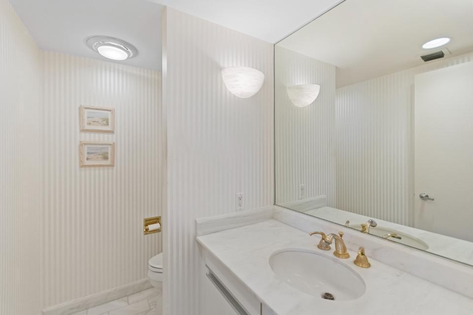 OLD PORT COVE LAKE POINT - Residential