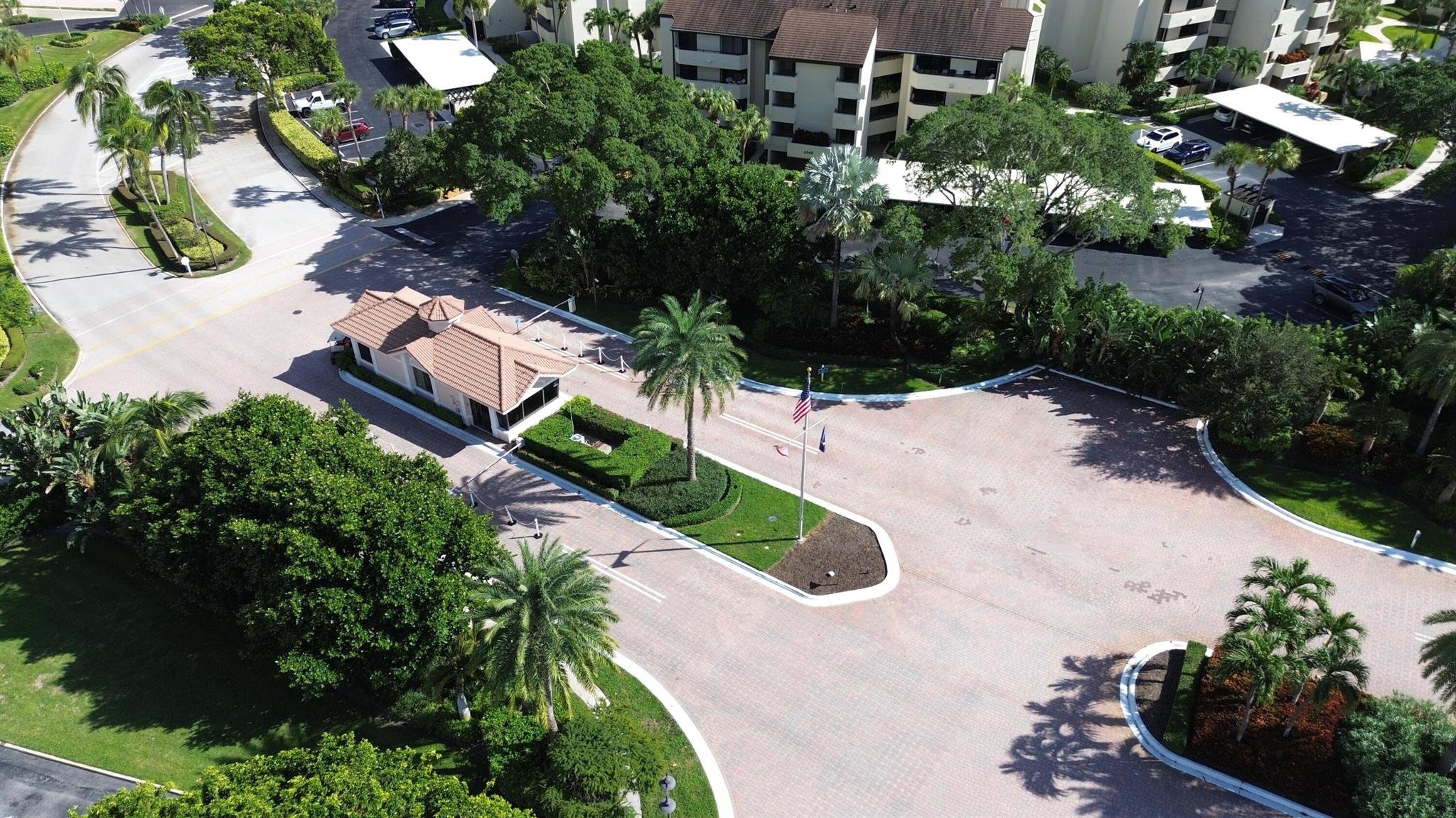 OLD PORT COVE LAKE POINT - Residential