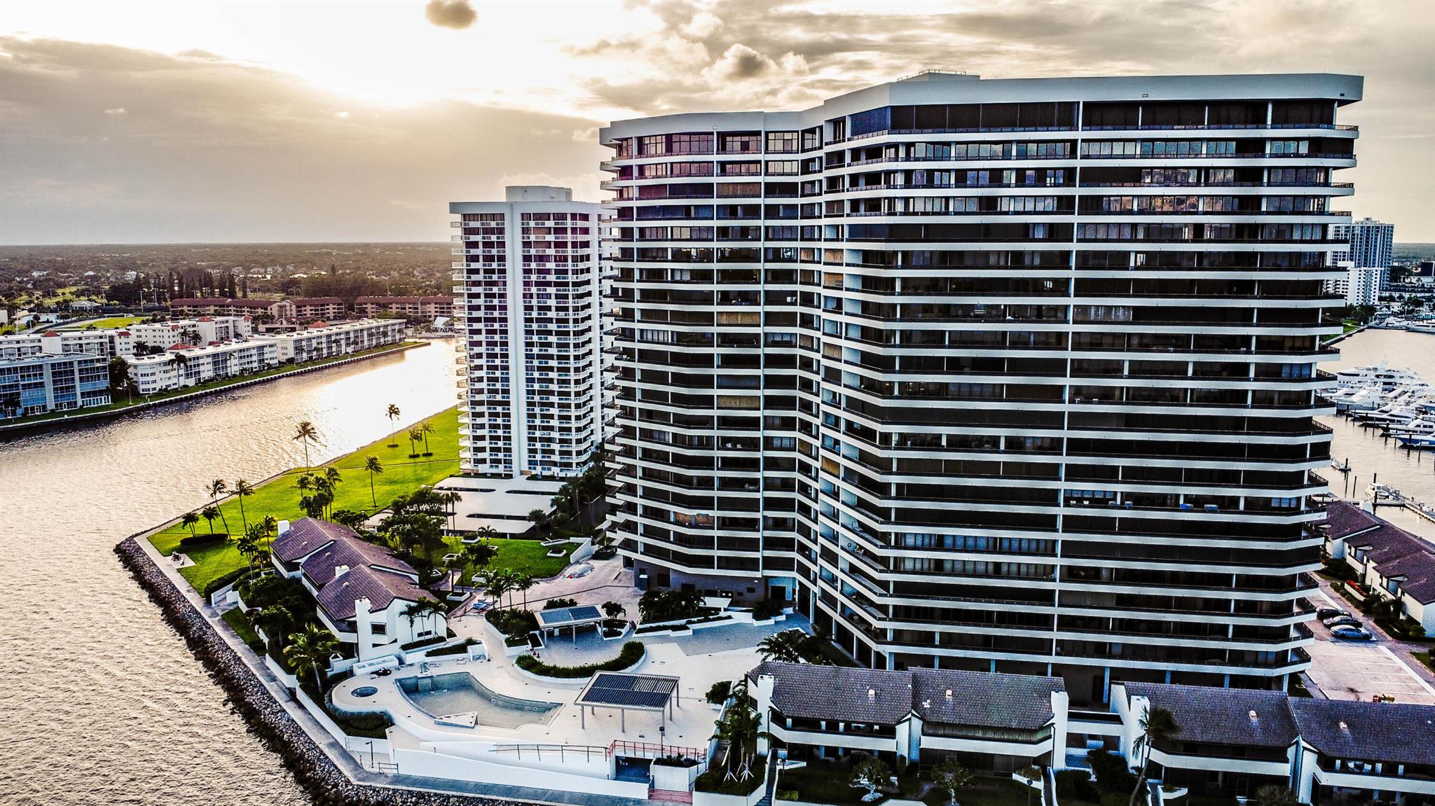 OLD PORT COVE LAKE POINT - Residential