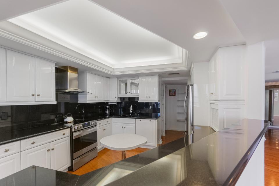 OLD PORT COVE LAKE POINT - Residential