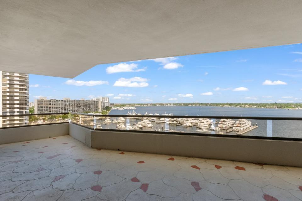 OLD PORT COVE LAKE POINT - Residential