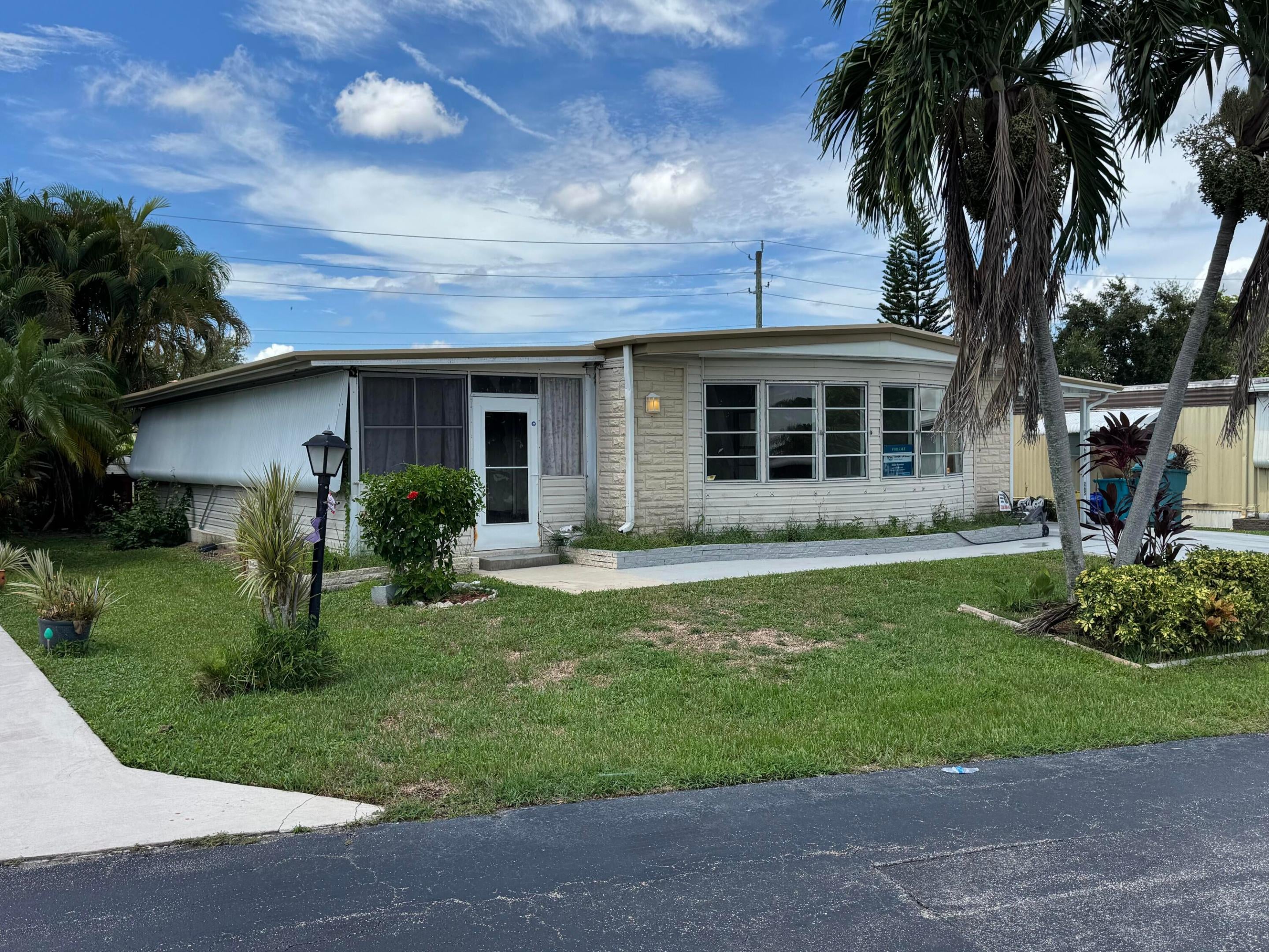 8629 Crown Drive, Boynton Beach, FL, 33436/$99,900 1 8629 Crown Drive