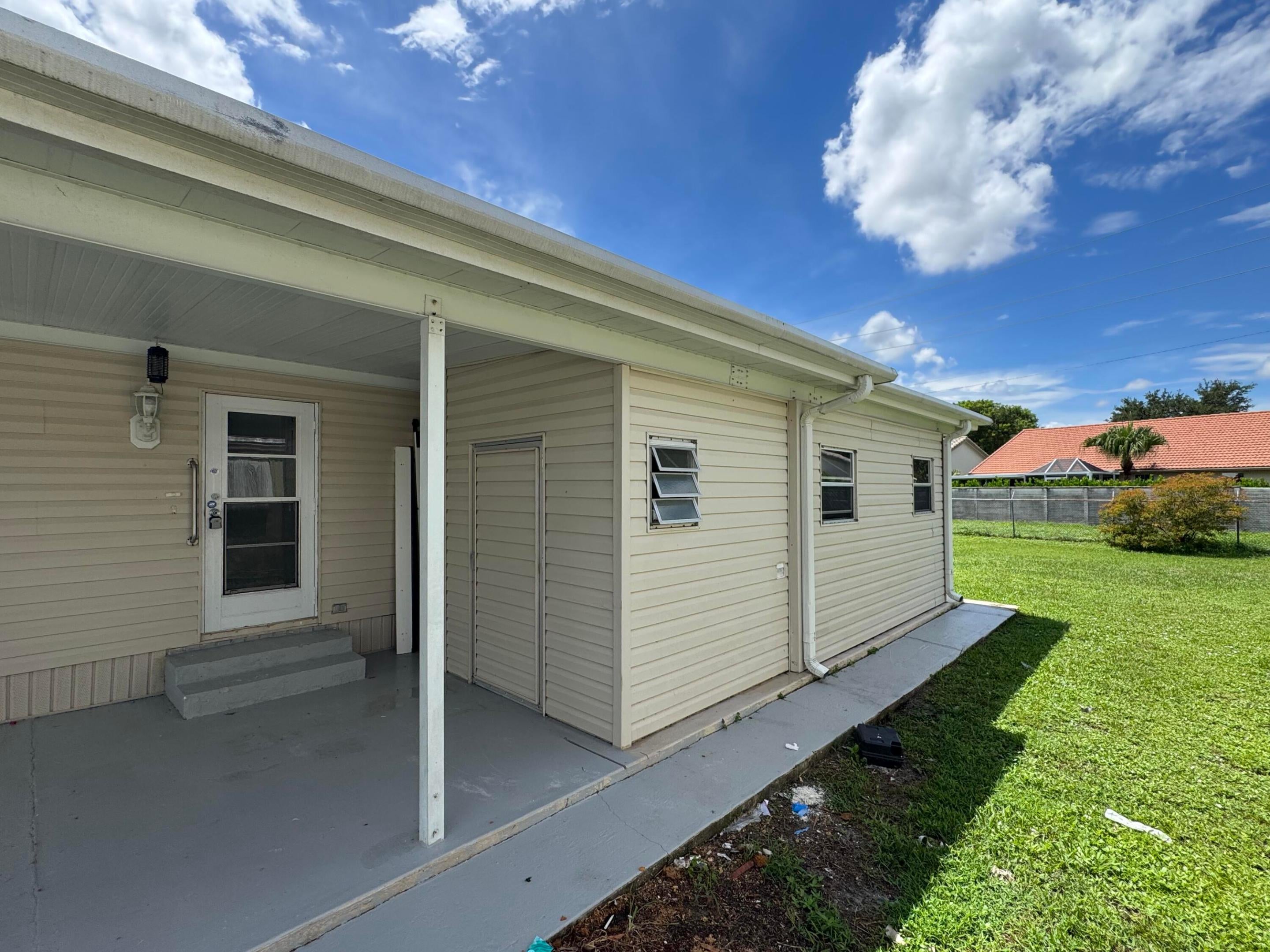 8629 Crown Drive, Boynton Beach, FL, 33436/$99,900 3 8629 Crown Drive
