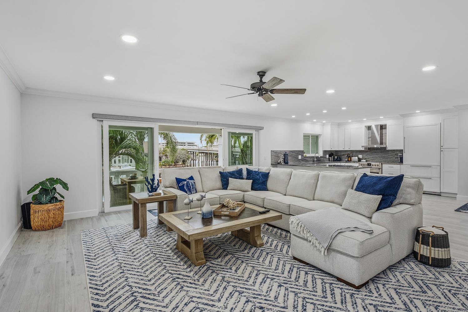 CAMBRIDGE CONDO - Residential