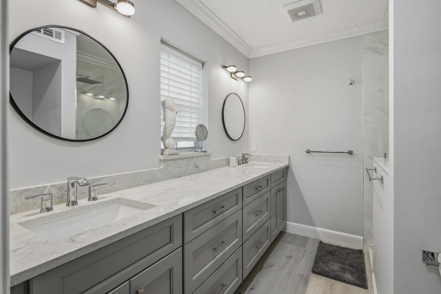 CAMBRIDGE CONDO - Residential