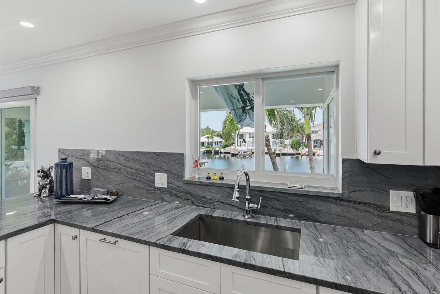 CAMBRIDGE CONDO - Residential