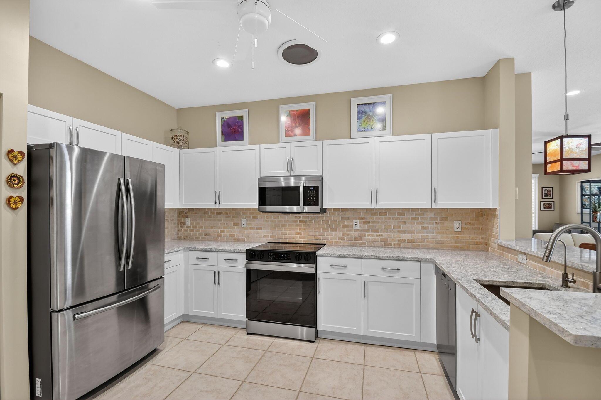 MAJESTIC ISLES - Residential