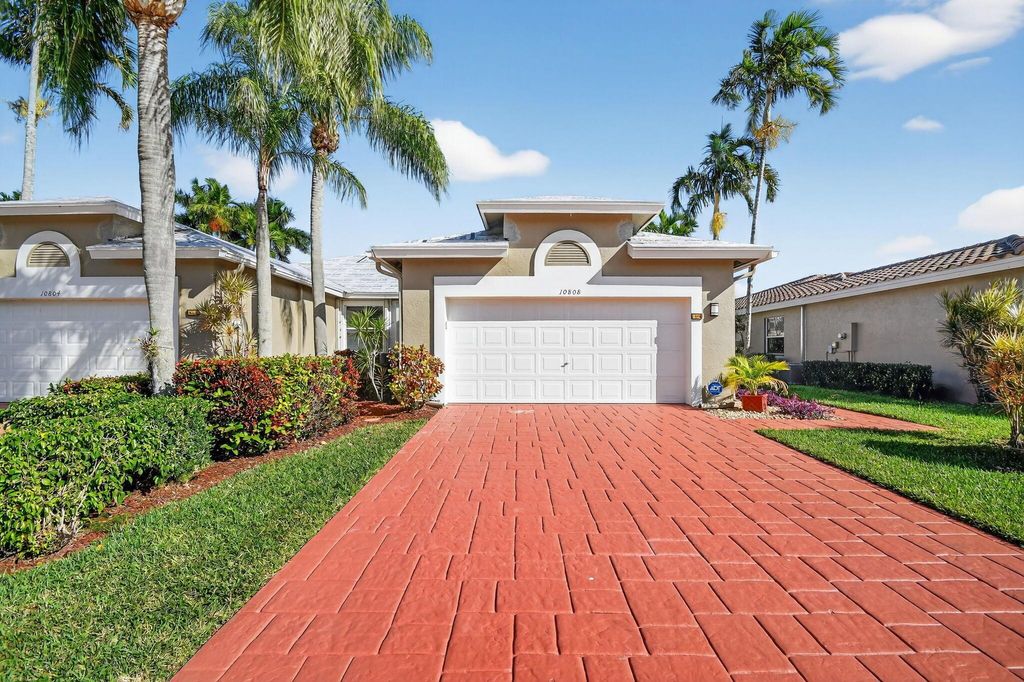 Photo of 10808 Royal Caribbean Circle, Boynton Beach, FL 33437 (MLS # R11149126)