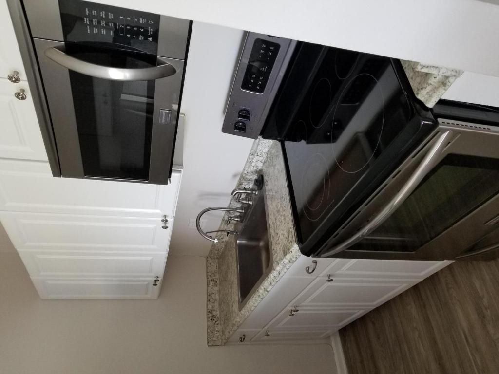 Fully upgraded 1 bedroom 1 bathroom apartment, stainless steel appliances. located on the 2nd floor, open floor plan and lots of windows making it light and bright. Only first and security to move in