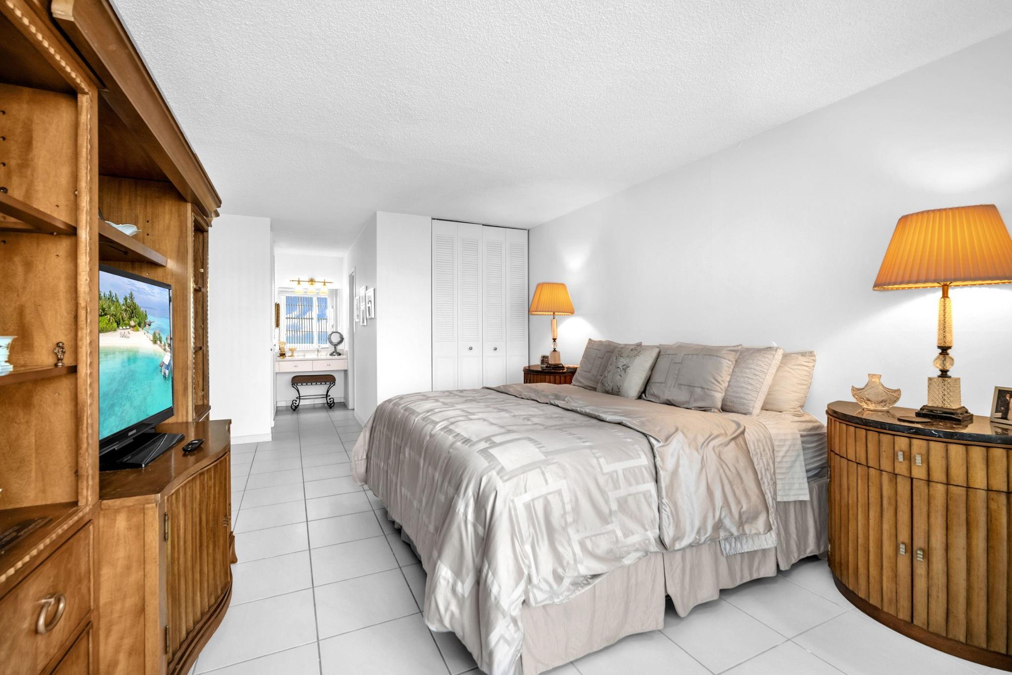 Winston Towers 300 - Residential