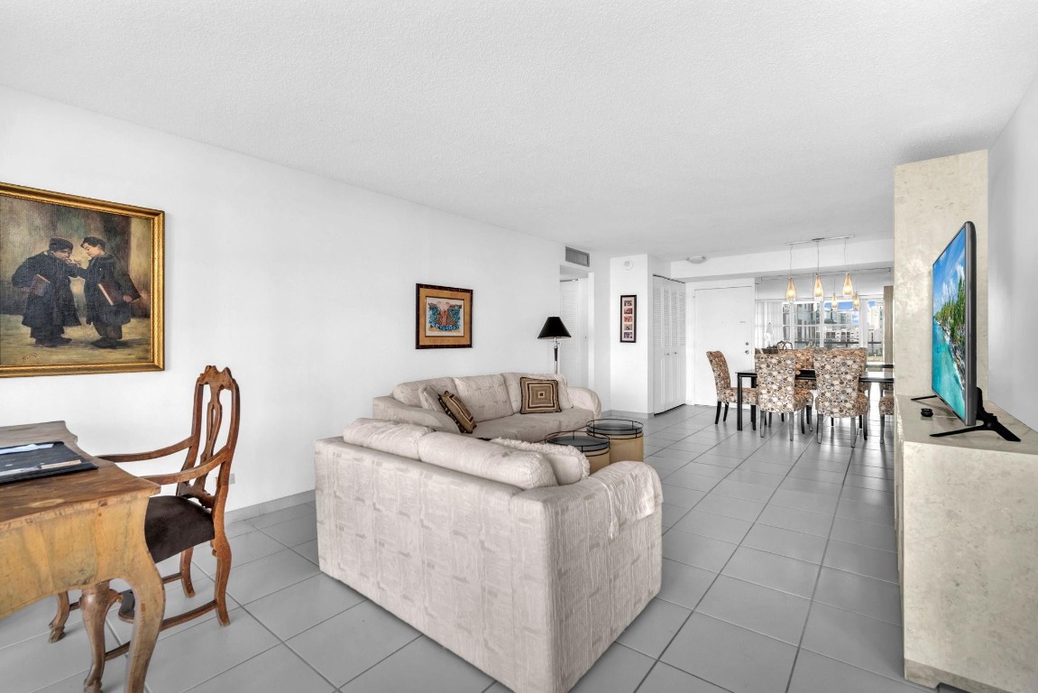 Winston Towers 300 - Residential