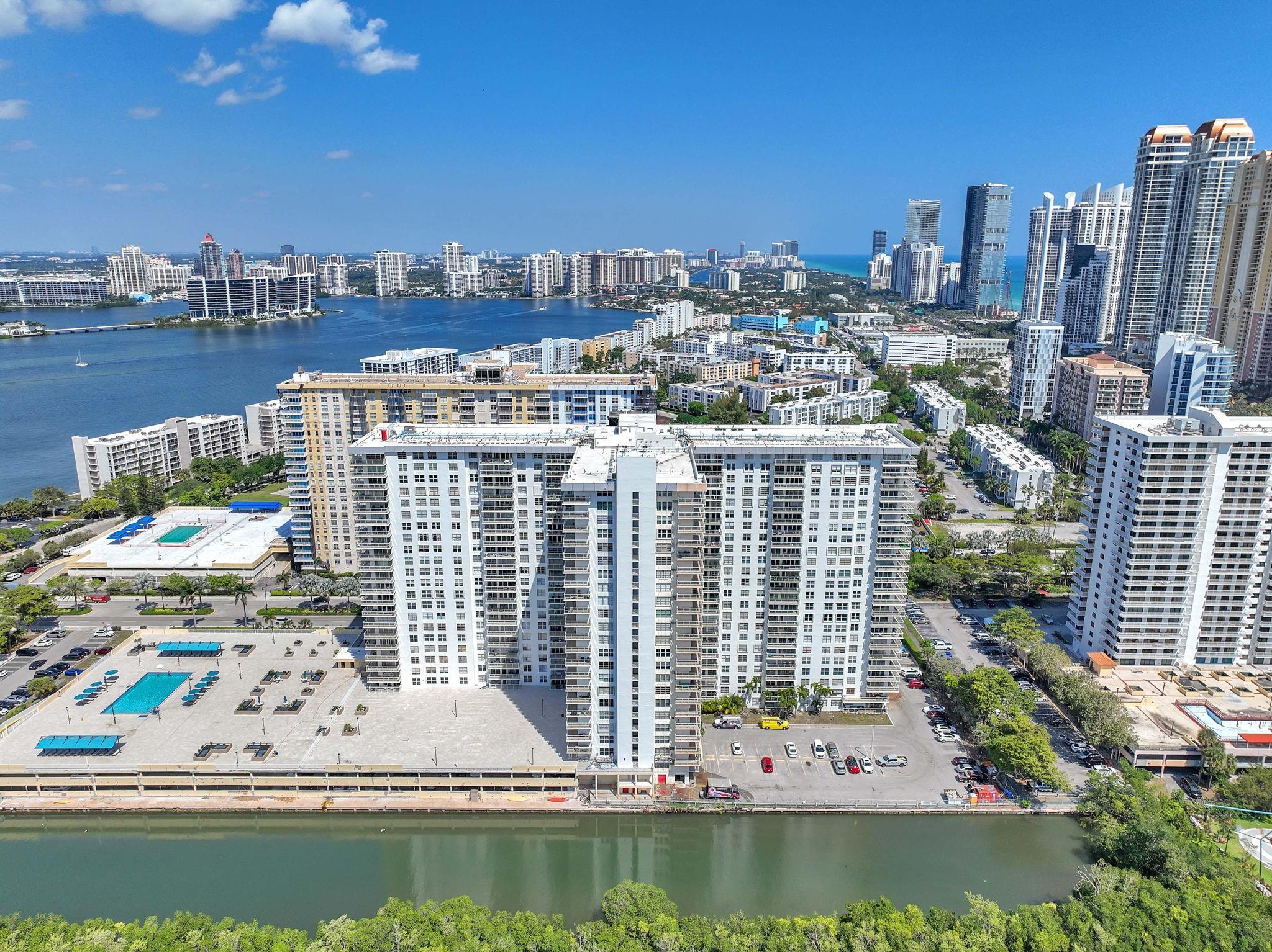Winston Towers 300 - Residential