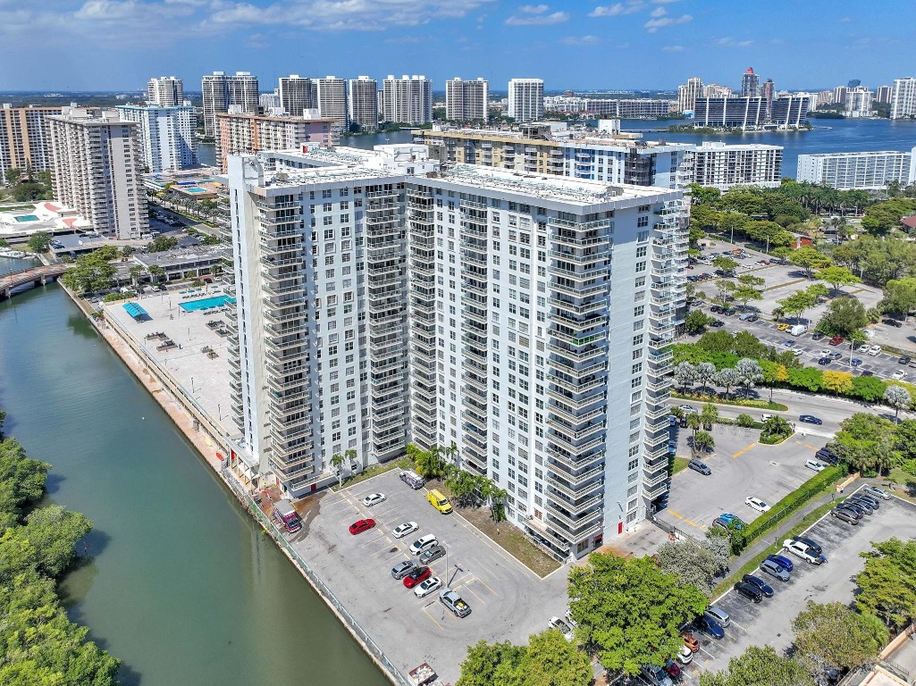 Winston Towers 300 - Residential