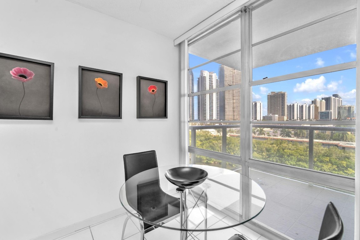 Winston Towers 300 - Residential