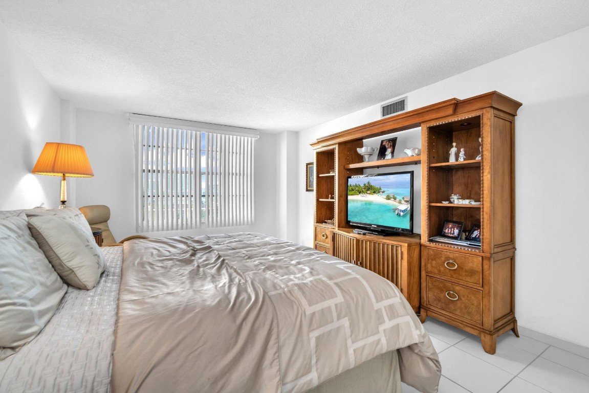 Winston Towers 300 - Residential