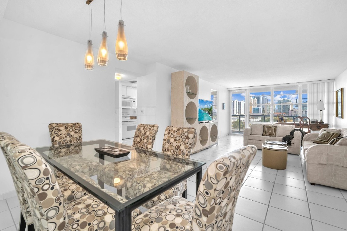 Winston Towers 300 - Residential