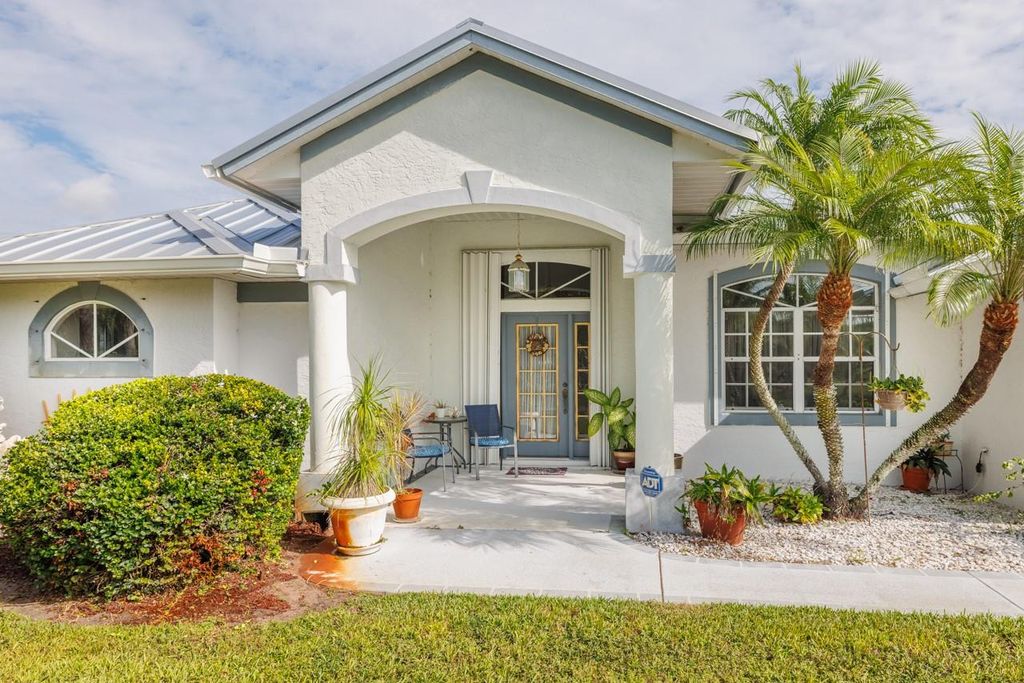Photo of 2904 SE Eagle Drive, Port Saint Lucie, FL 34984 (MLS # F10524780)