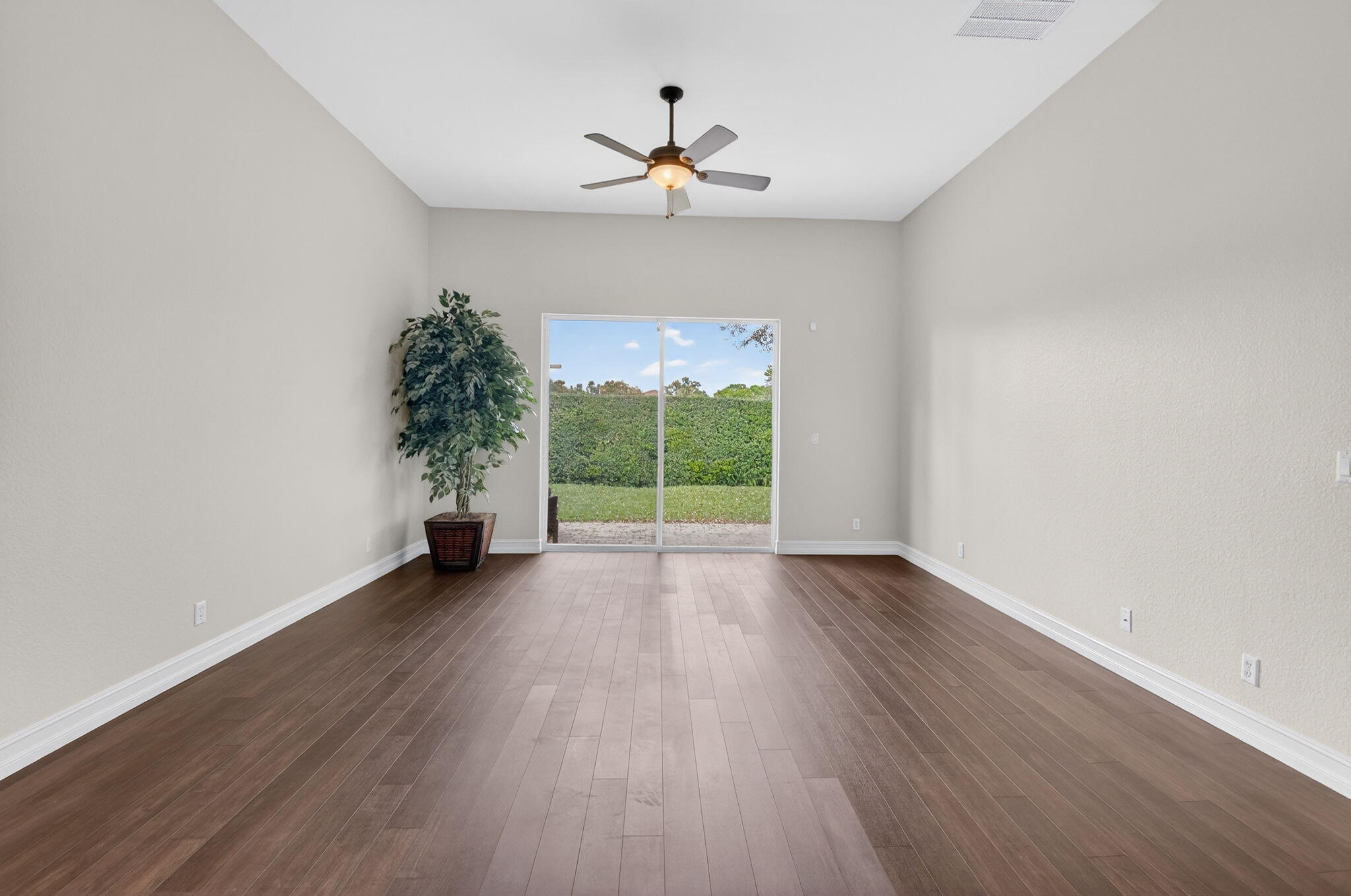 KNOLLWOOD - Residential