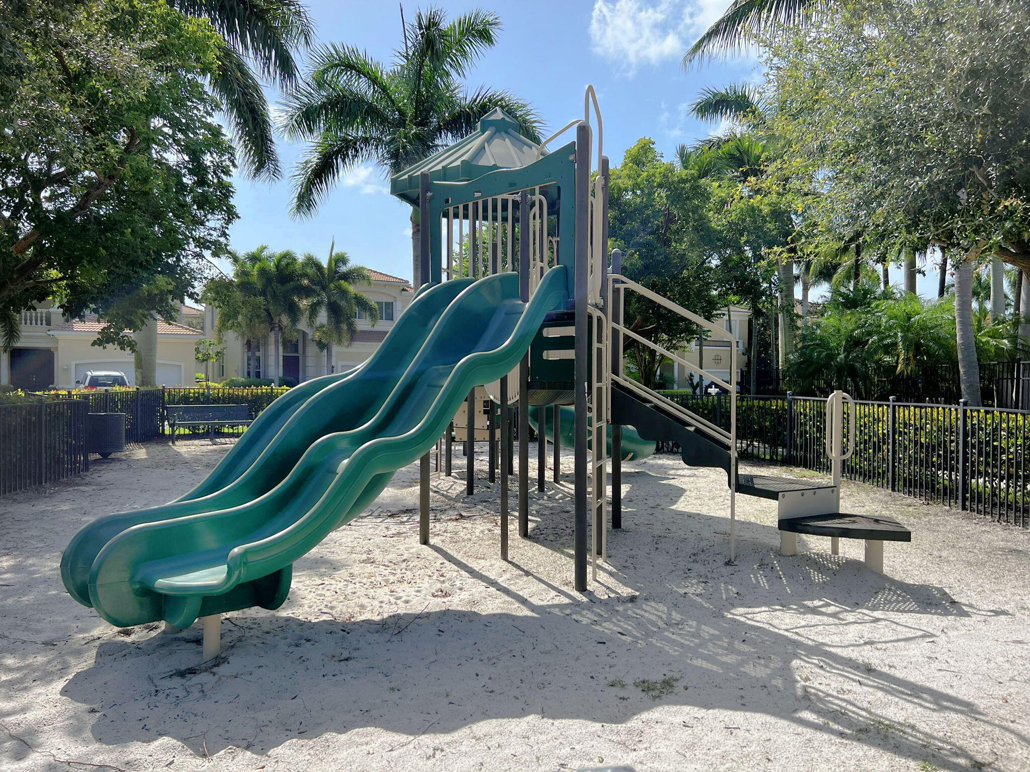 KNOLLWOOD - Residential