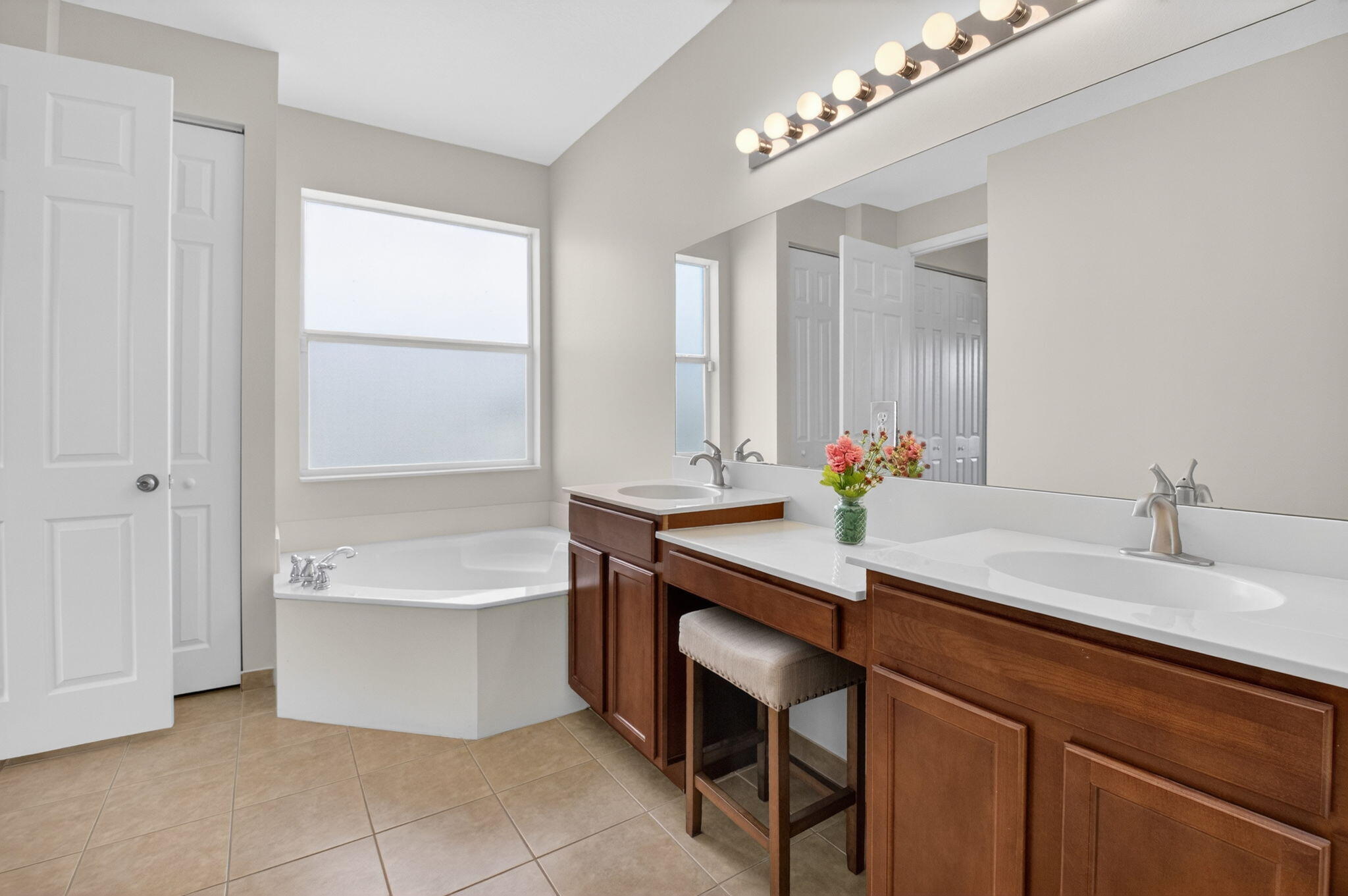 KNOLLWOOD - Residential