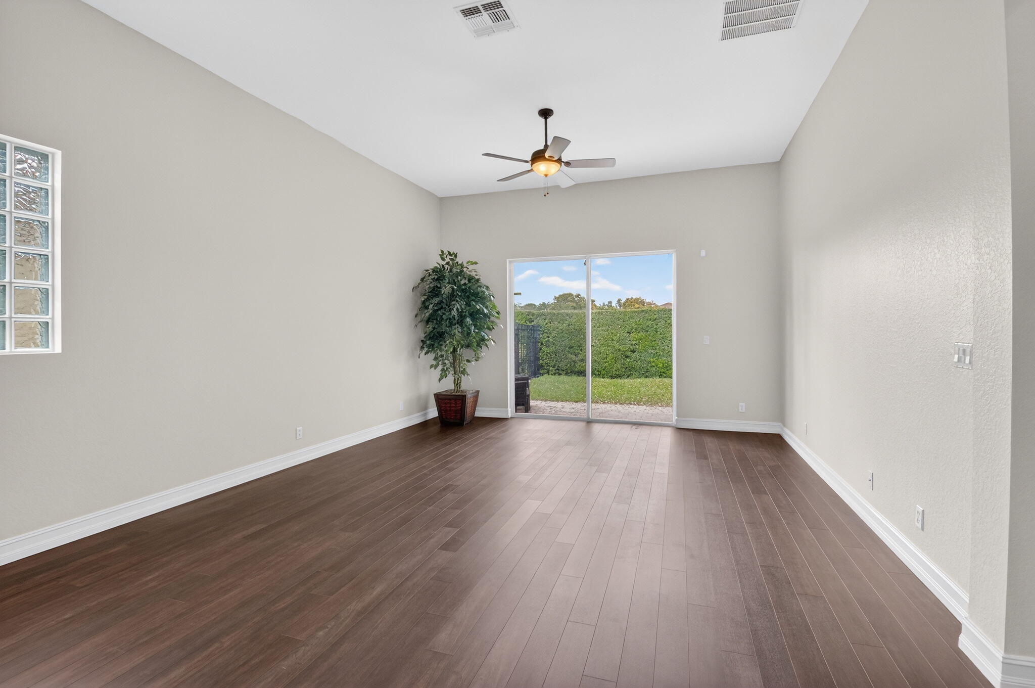 KNOLLWOOD - Residential