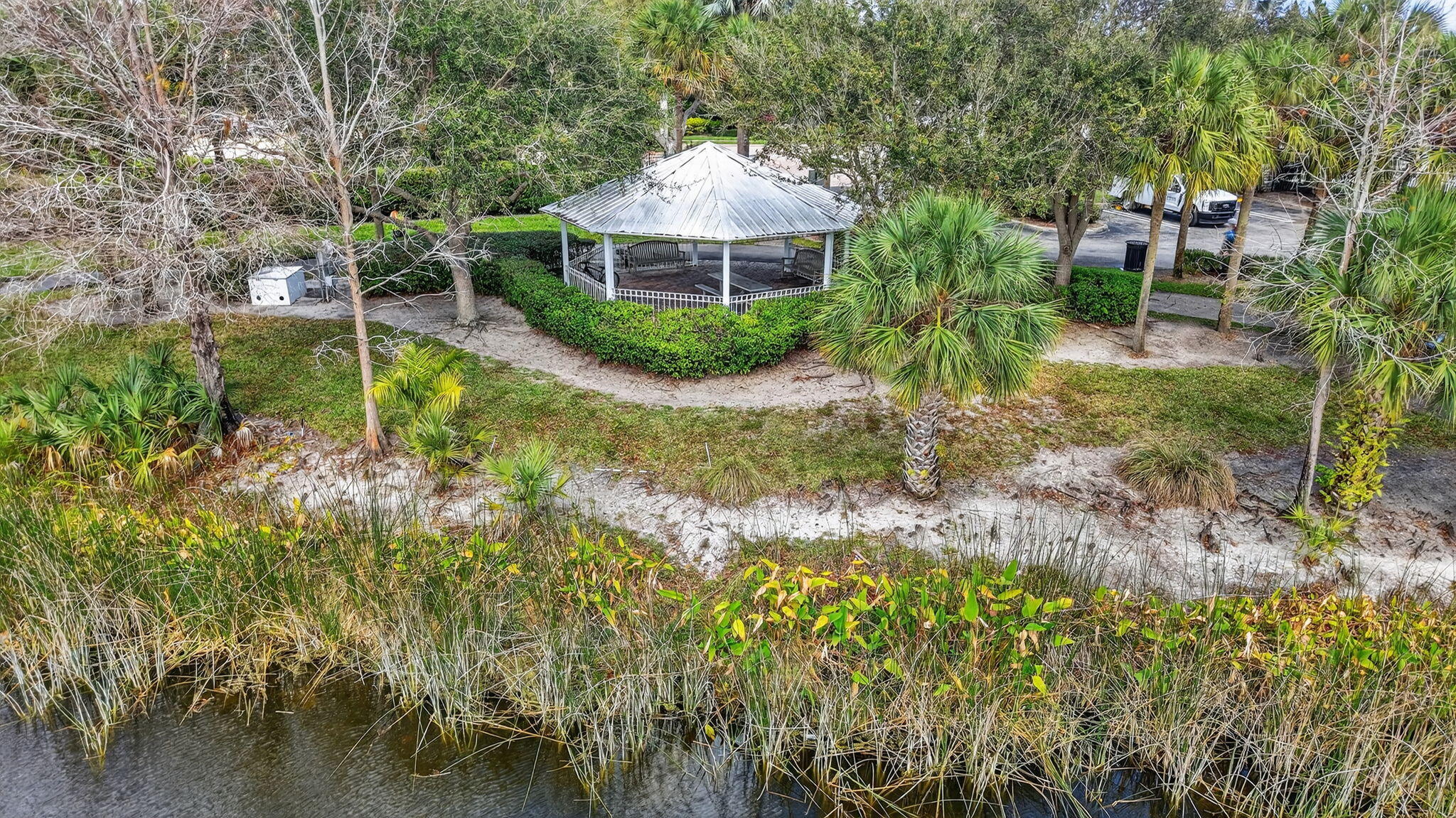 KNOLLWOOD - Residential