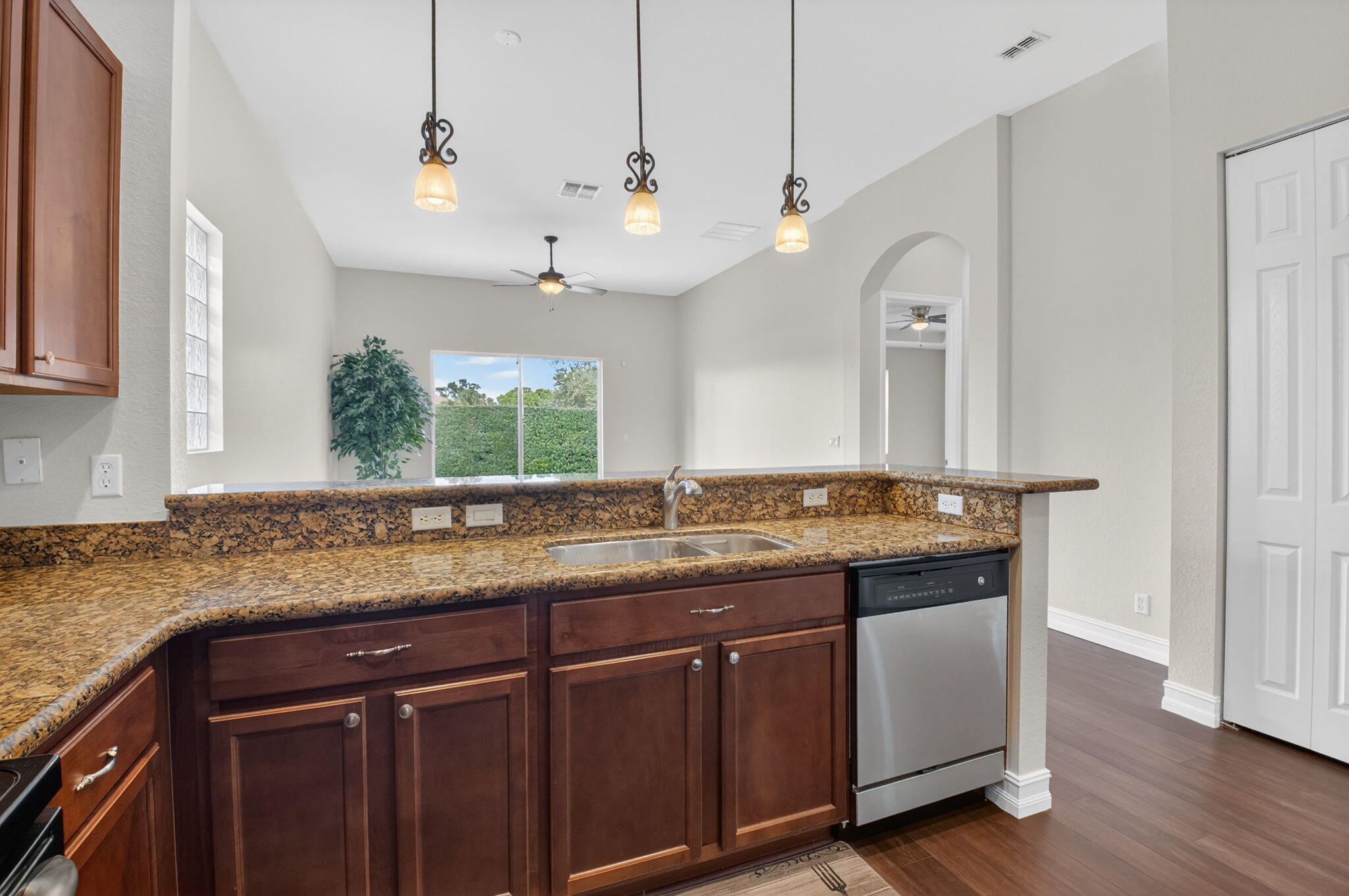 KNOLLWOOD - Residential