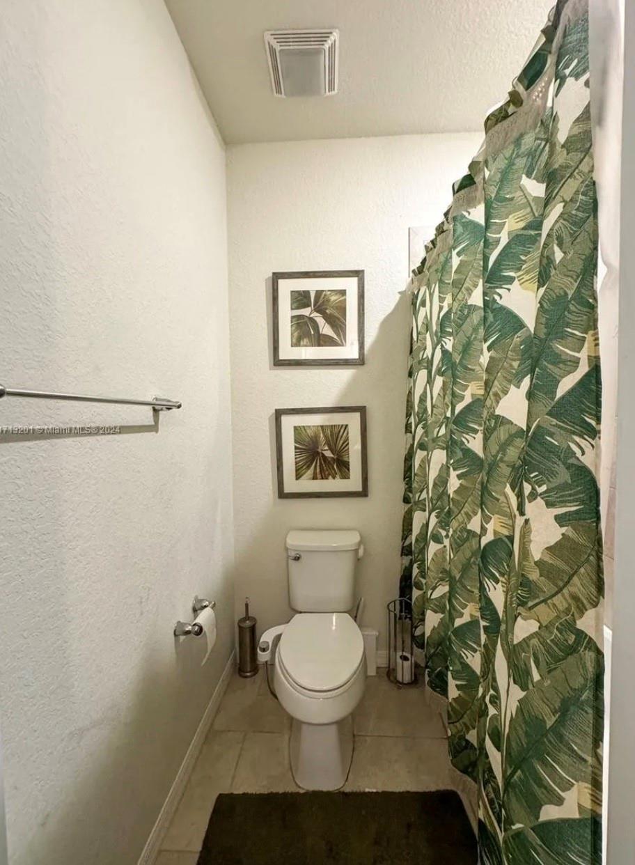 HILLCREST COUNTRY CLUB SO - Residential Lease