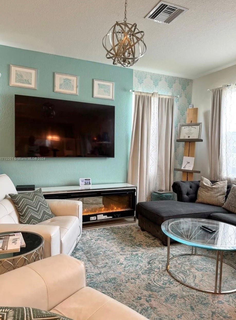 HILLCREST COUNTRY CLUB SO - Residential Lease