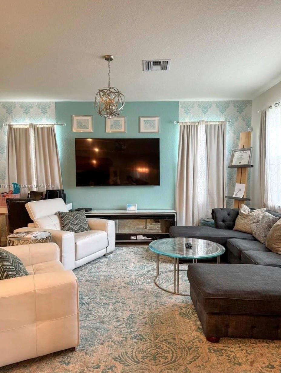 HILLCREST COUNTRY CLUB SO - Residential Lease