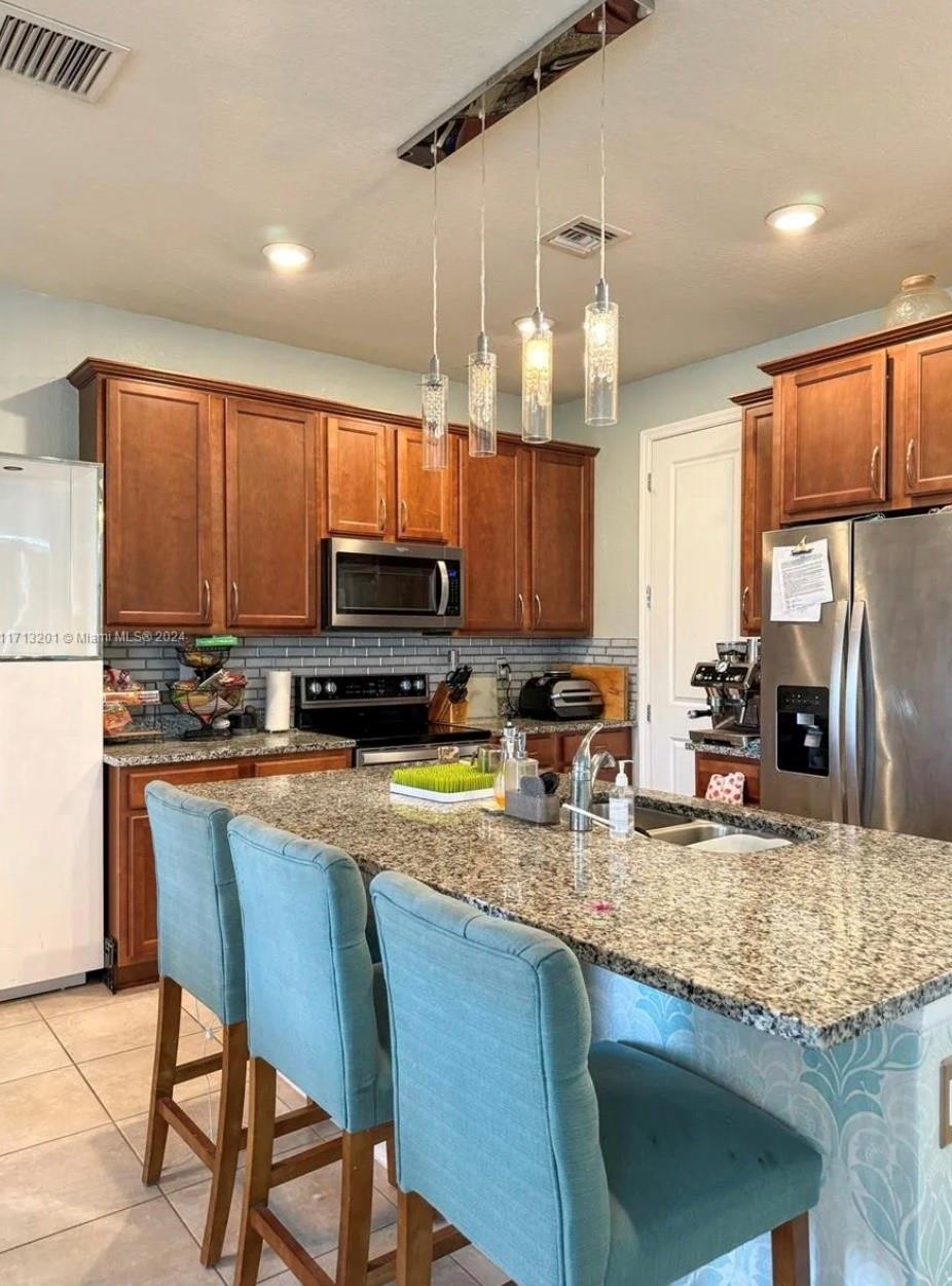 HILLCREST COUNTRY CLUB SO - Residential Lease