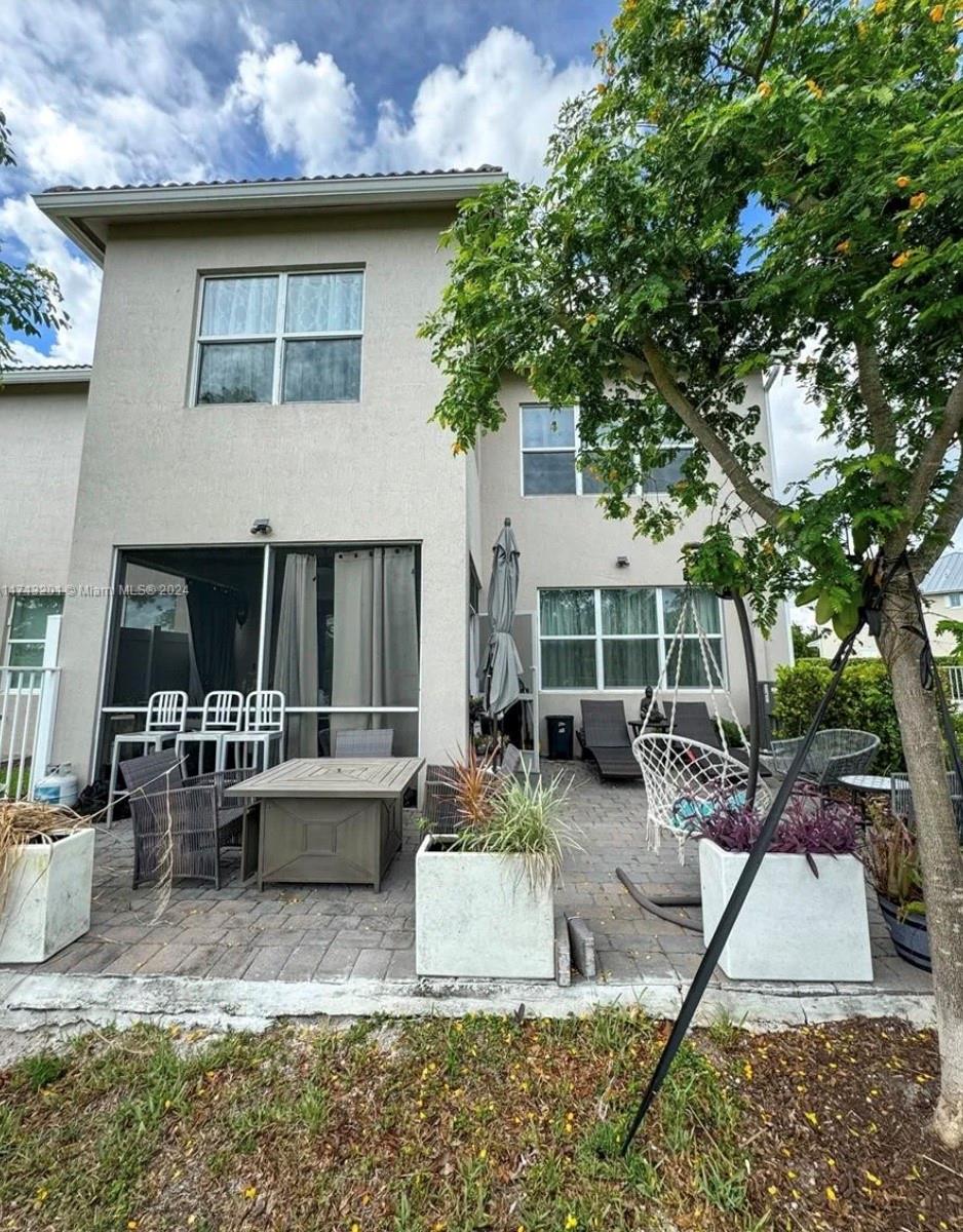 HILLCREST COUNTRY CLUB SO - Residential Lease