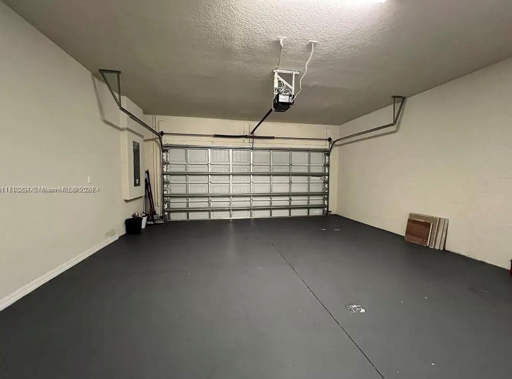 HILLCREST COUNTRY CLUB SO - Residential Lease