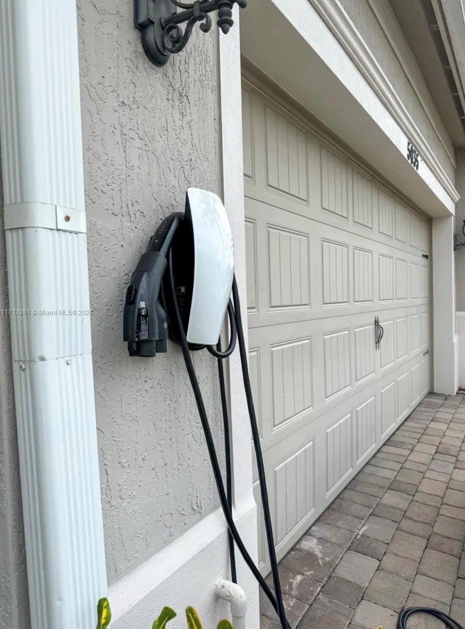 HILLCREST COUNTRY CLUB SO - Residential Lease