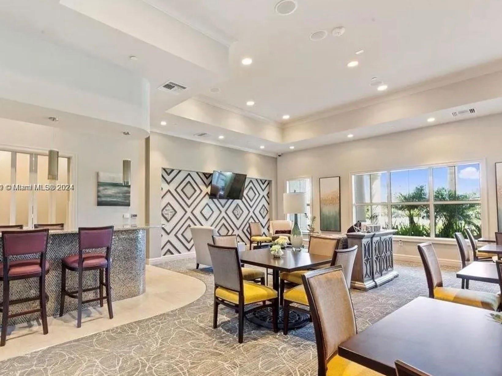 HILLCREST COUNTRY CLUB SO - Residential Lease