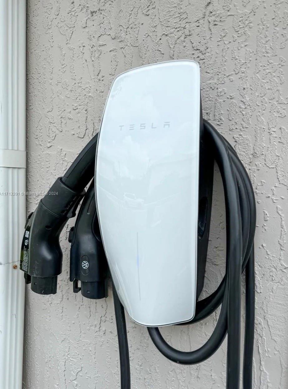 HILLCREST COUNTRY CLUB SO - Residential Lease