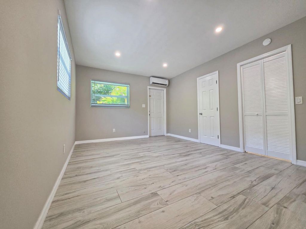 Photo of 819 NE 14th Place #4, Fort Lauderdale, FL 33304 (MLS # F10493096)