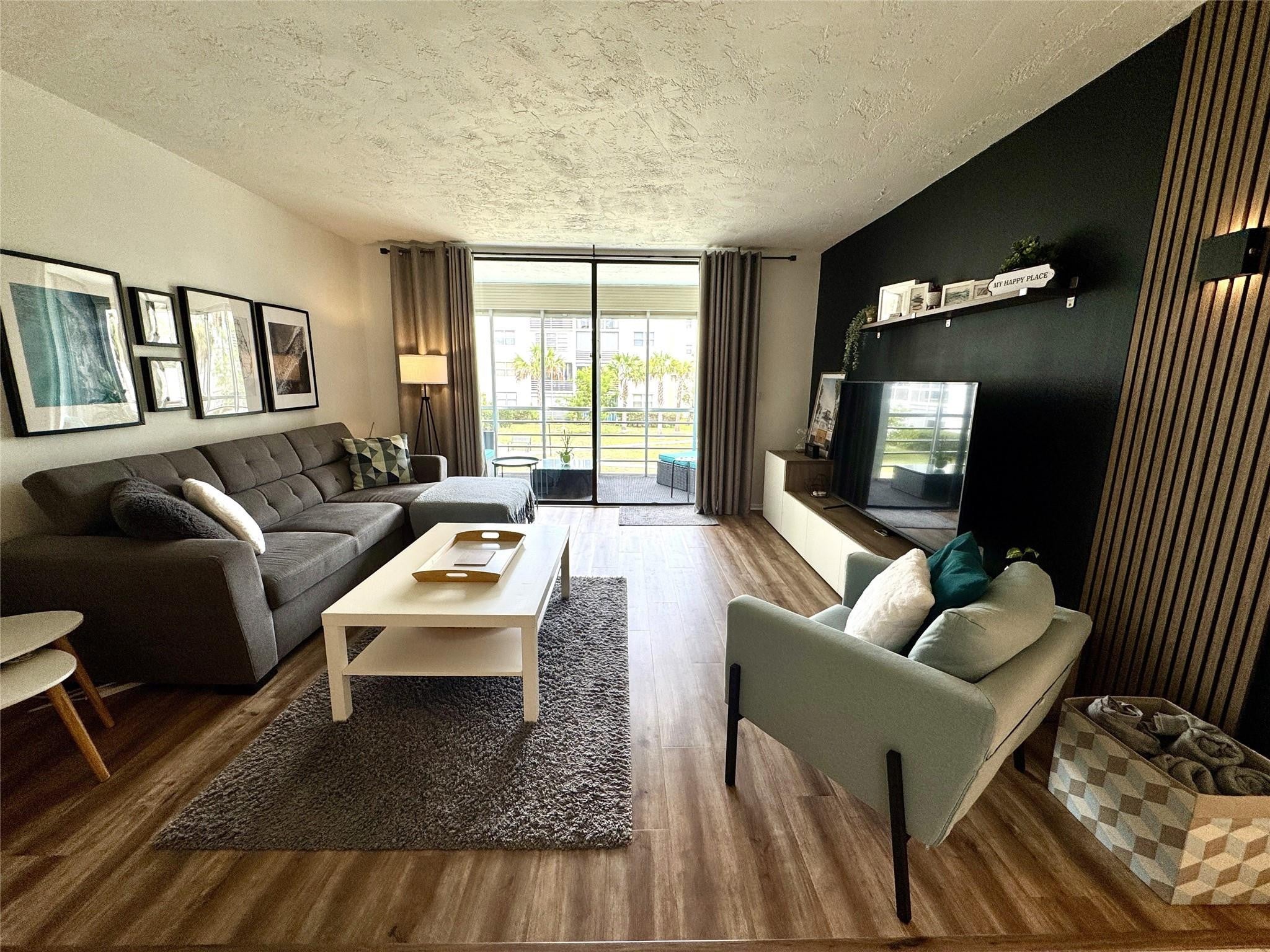 2811 SOMERSET Drive 206
