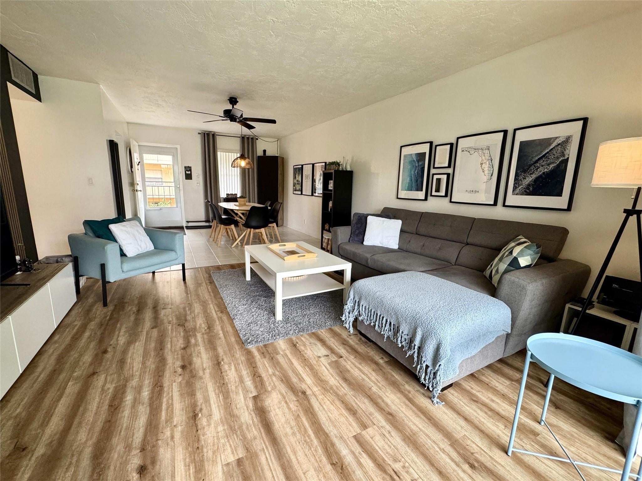 2811 SOMERSET Drive 206