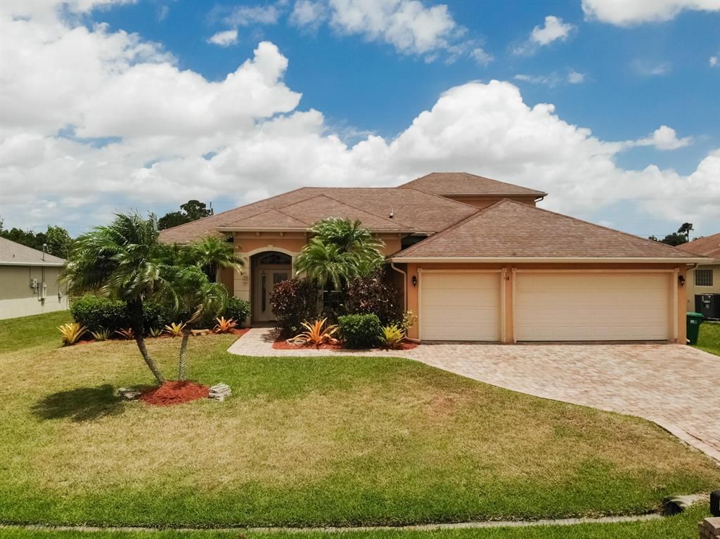 Photo of 1425 SW Oriole Lane, Port Saint Lucie, FL 34953 (MLS # R10718406)