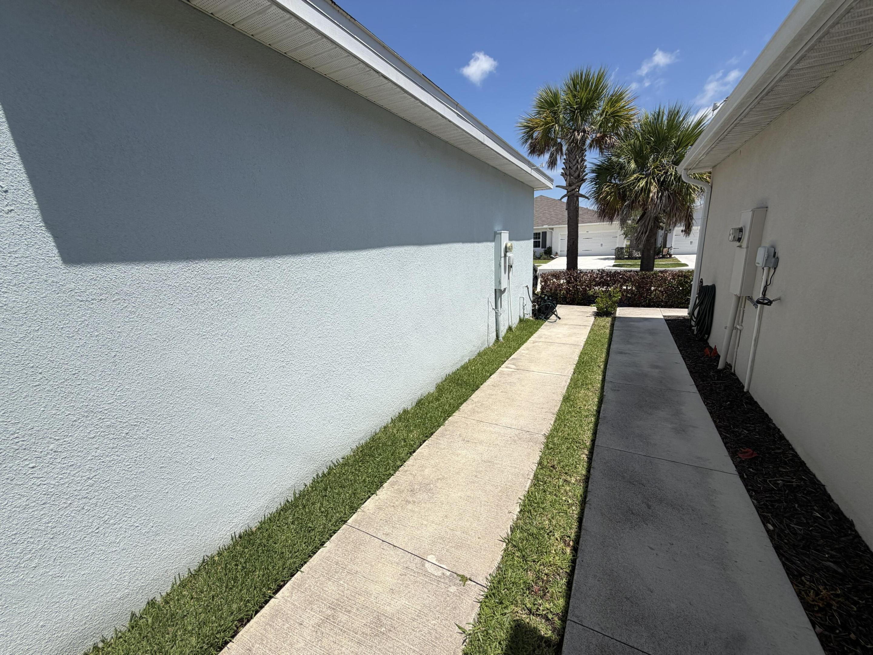 845 Persimmon Place
