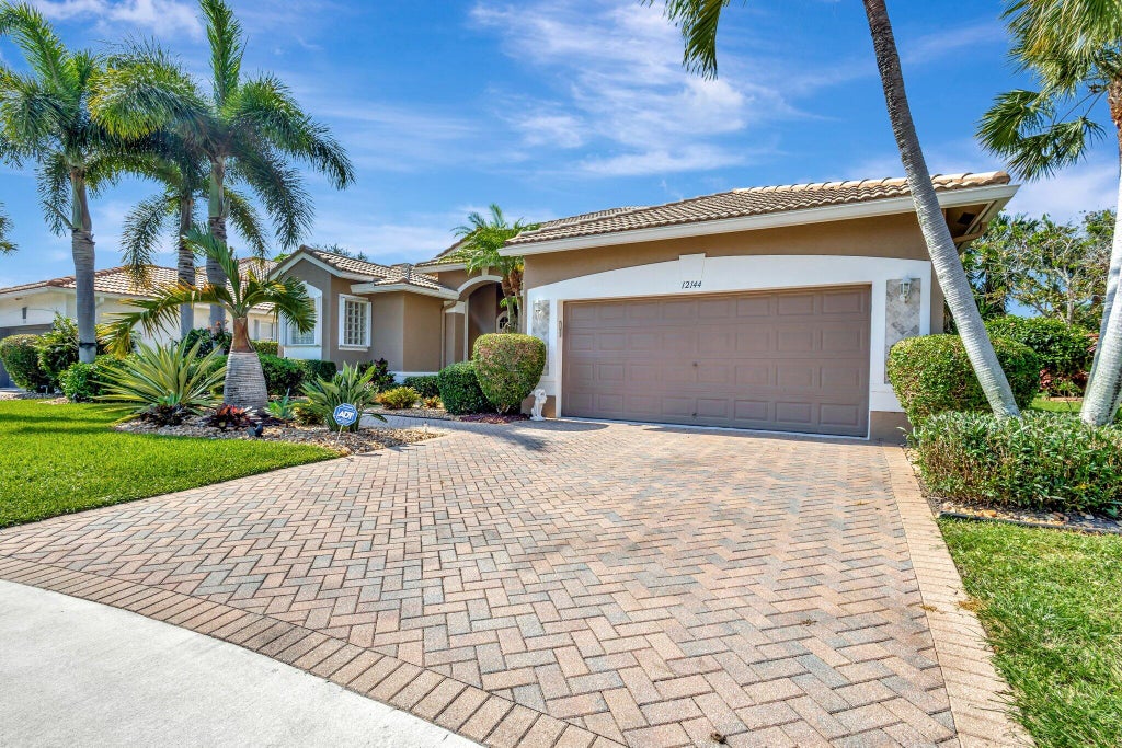 Photo of 12144 Oakvista Drive, Boynton Beach, FL 33437 (MLS # R11090533)