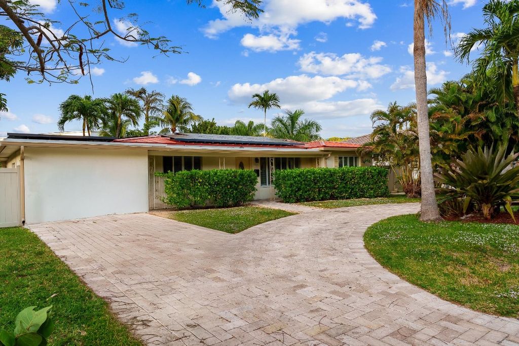 Photo of 2757 NE 14th Avenue, Wilton Manors, FL 33334 (MLS # F10536043)