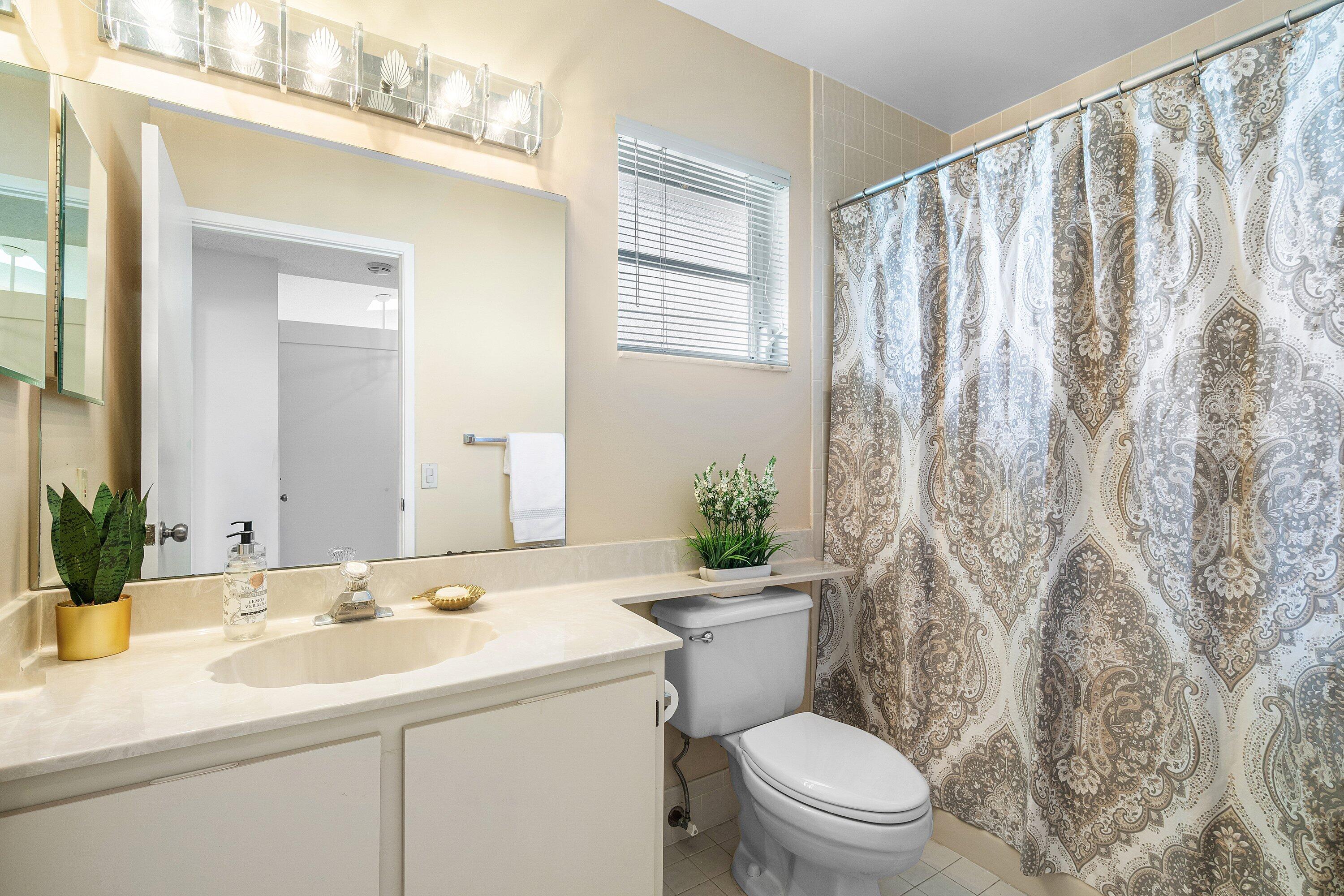 HUNTINGTON POINTE - Residential
