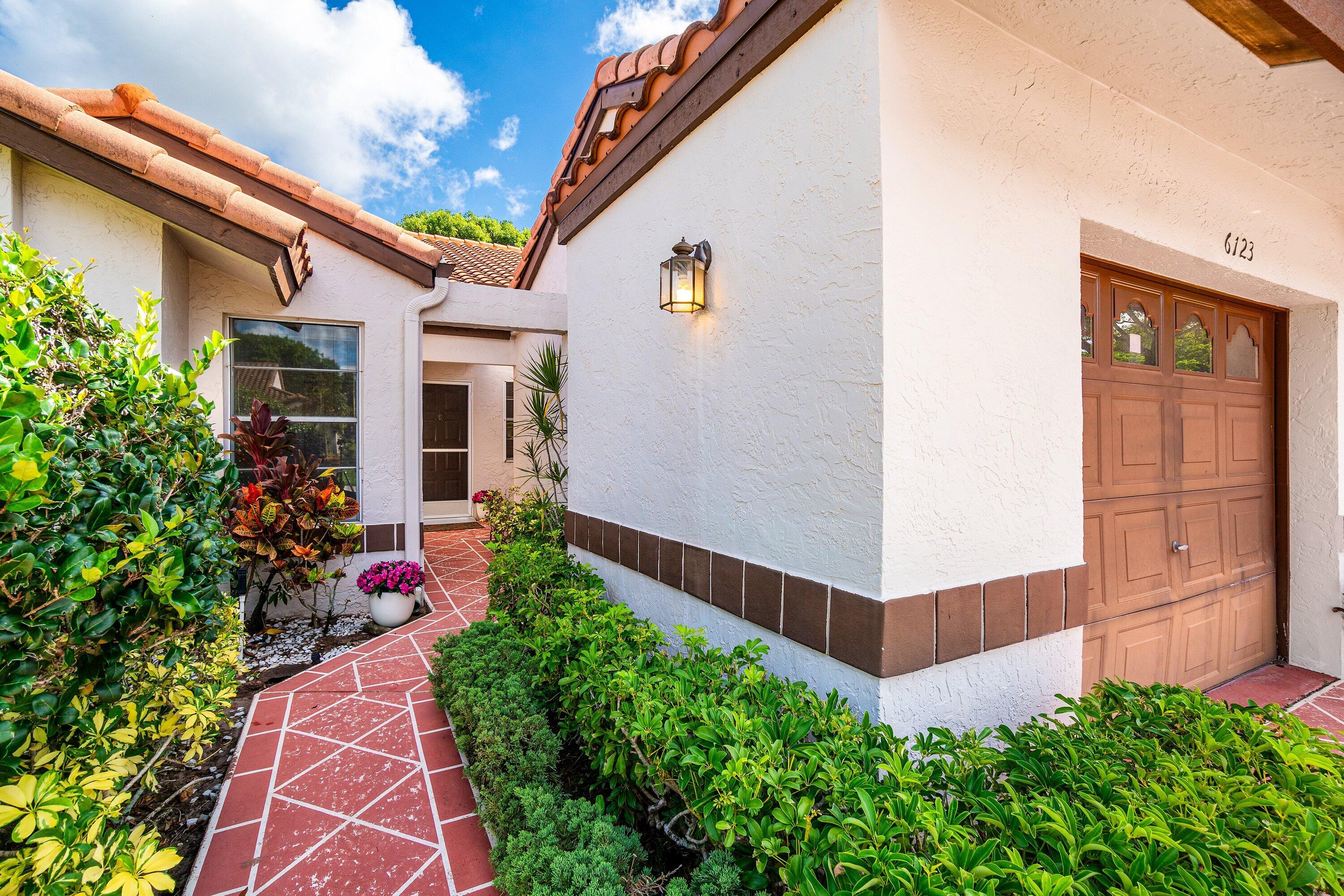 HUNTINGTON POINTE - Residential