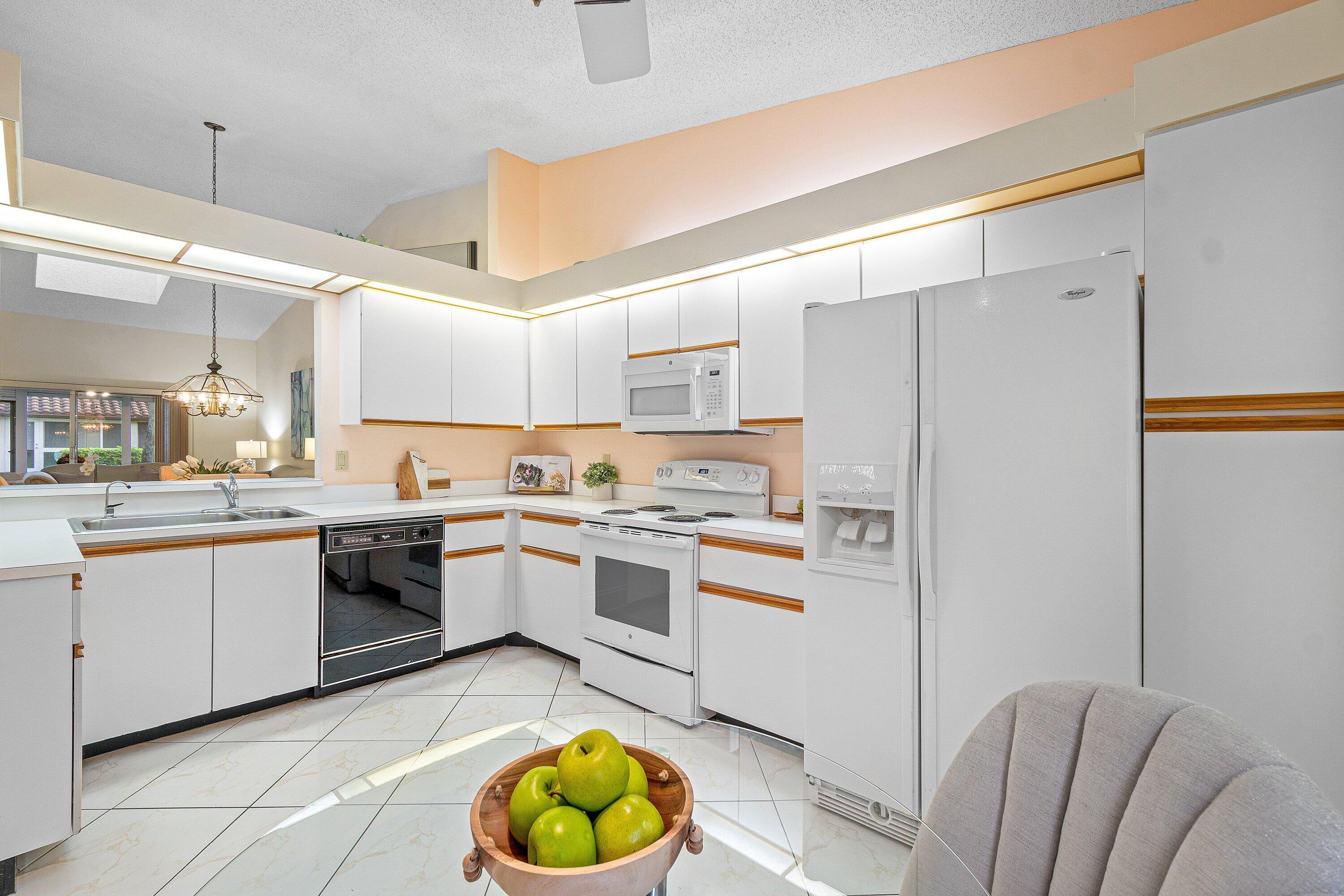 HUNTINGTON POINTE - Residential