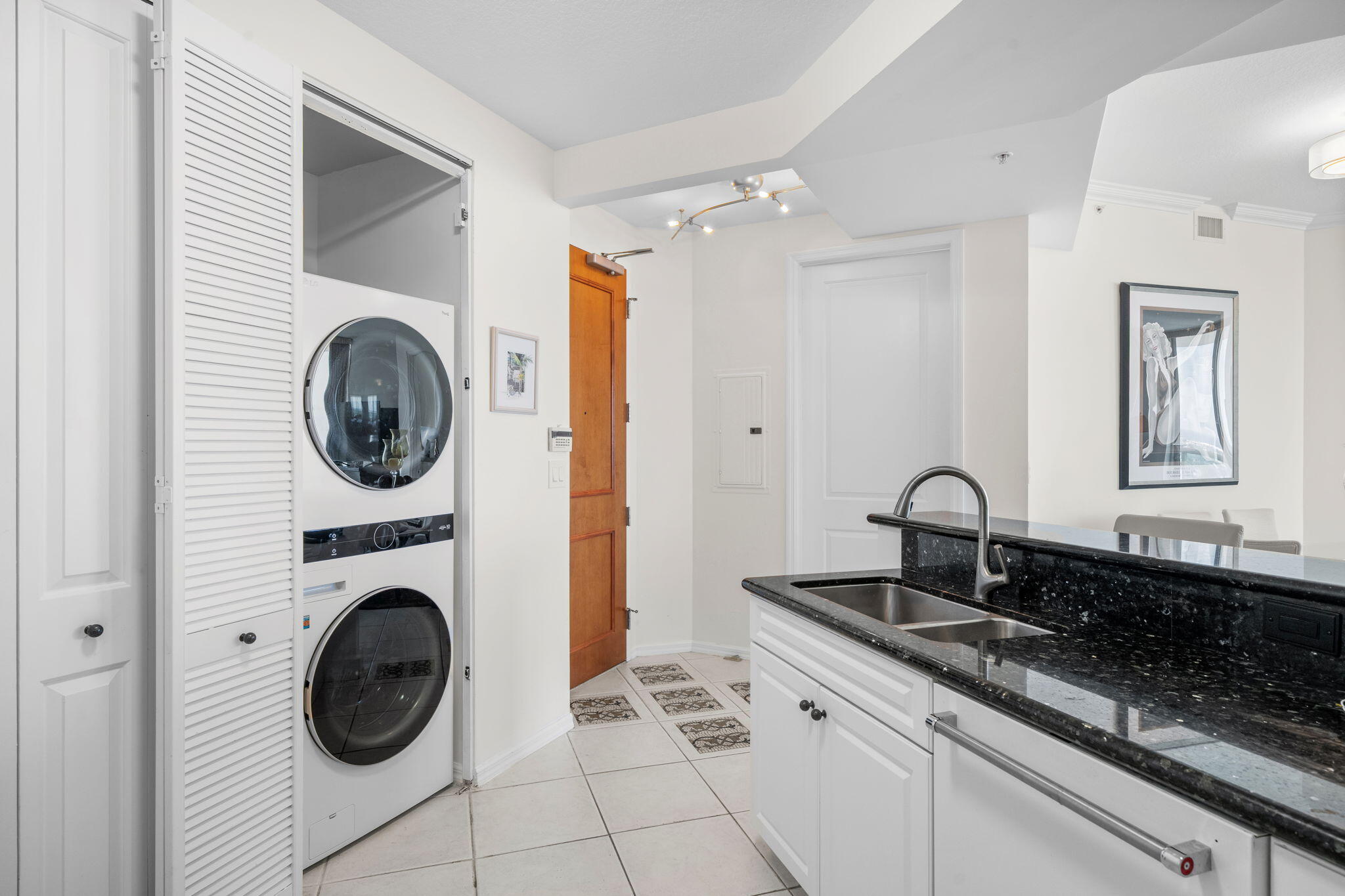 WATERGARDEN CONDO - Residential Lease