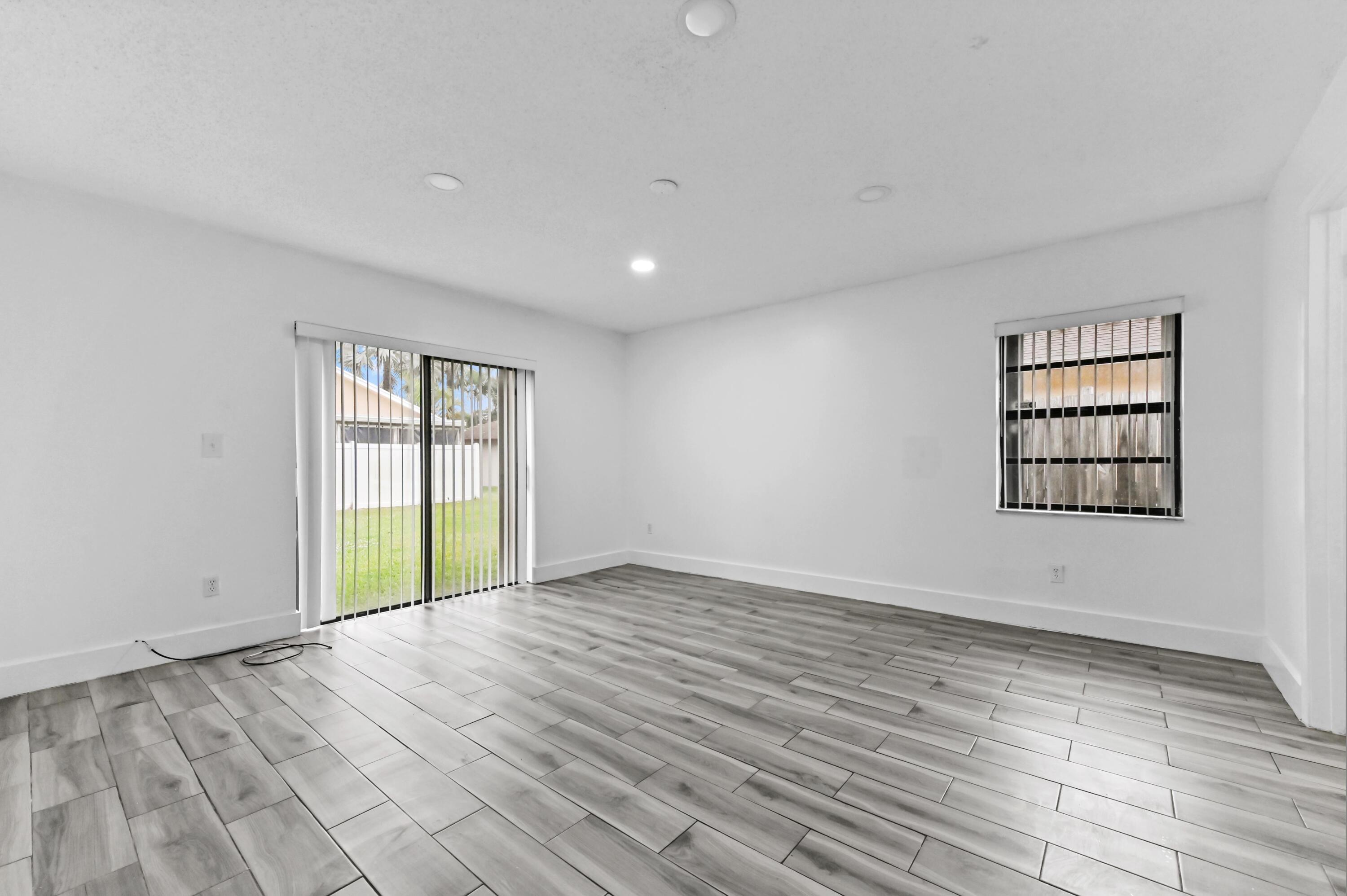 SUMMIT PINES - Residential Lease